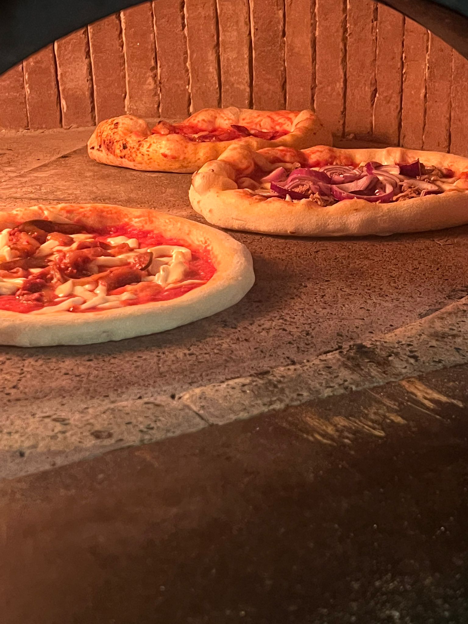 Pizza aus dem Kuppelgasofen 400 Grad Darmstadt
